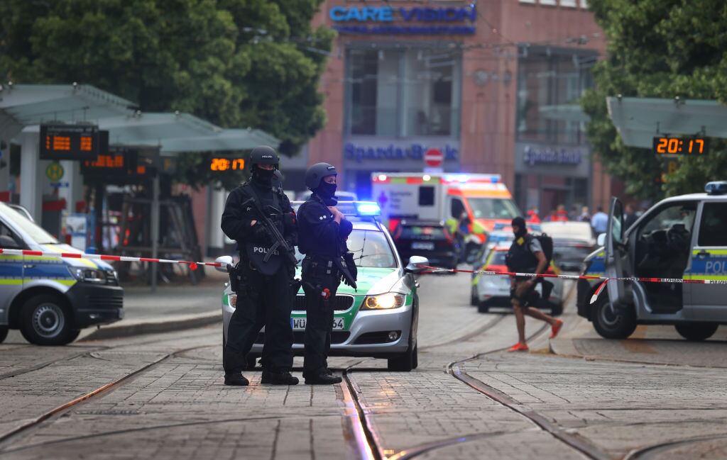 Policías acordonaron la zona del ataque armado en el estado de Baviera