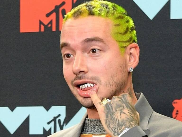 J Balvin estrenó su videoclip de «Azul»