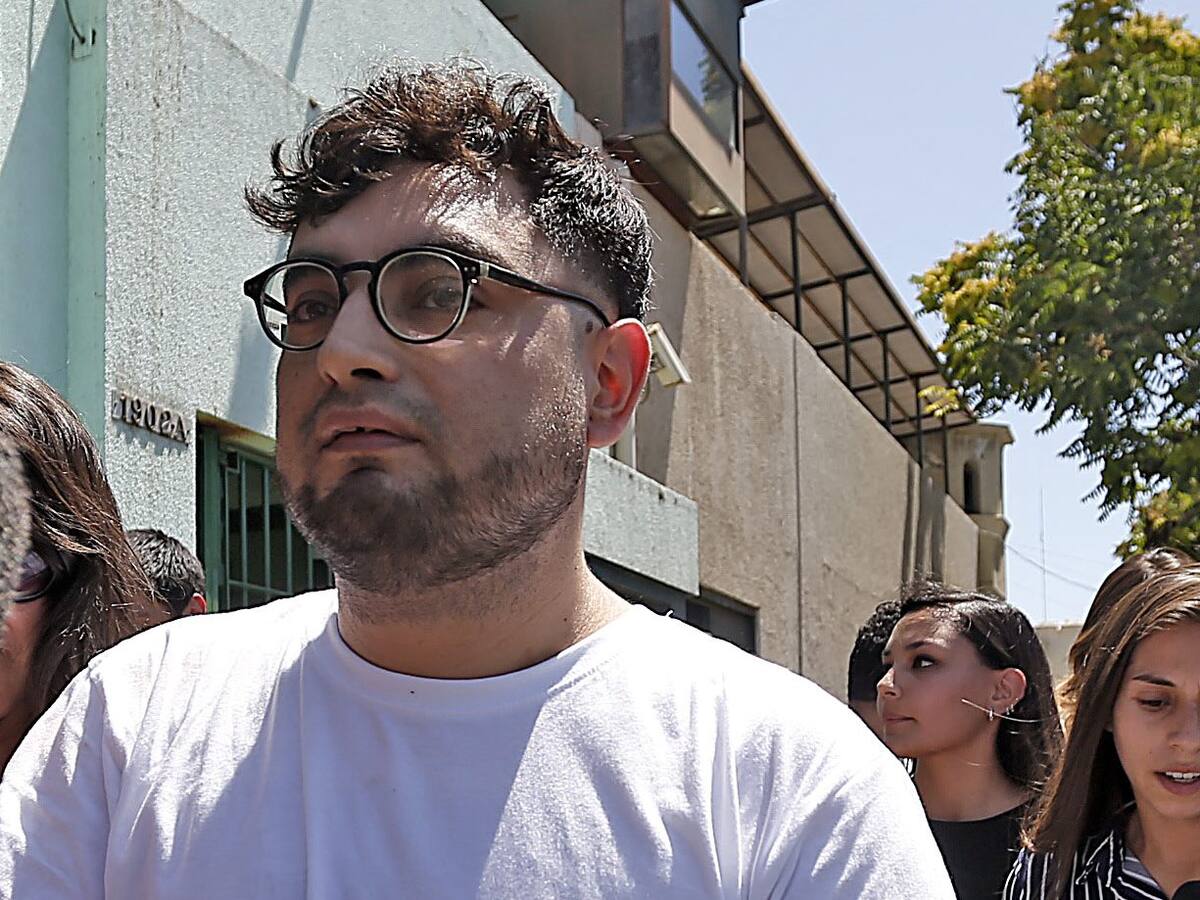 Fiscalía pidió ocho años cárcel para profesor imputado por daños a estación de Metro durante el estallido social