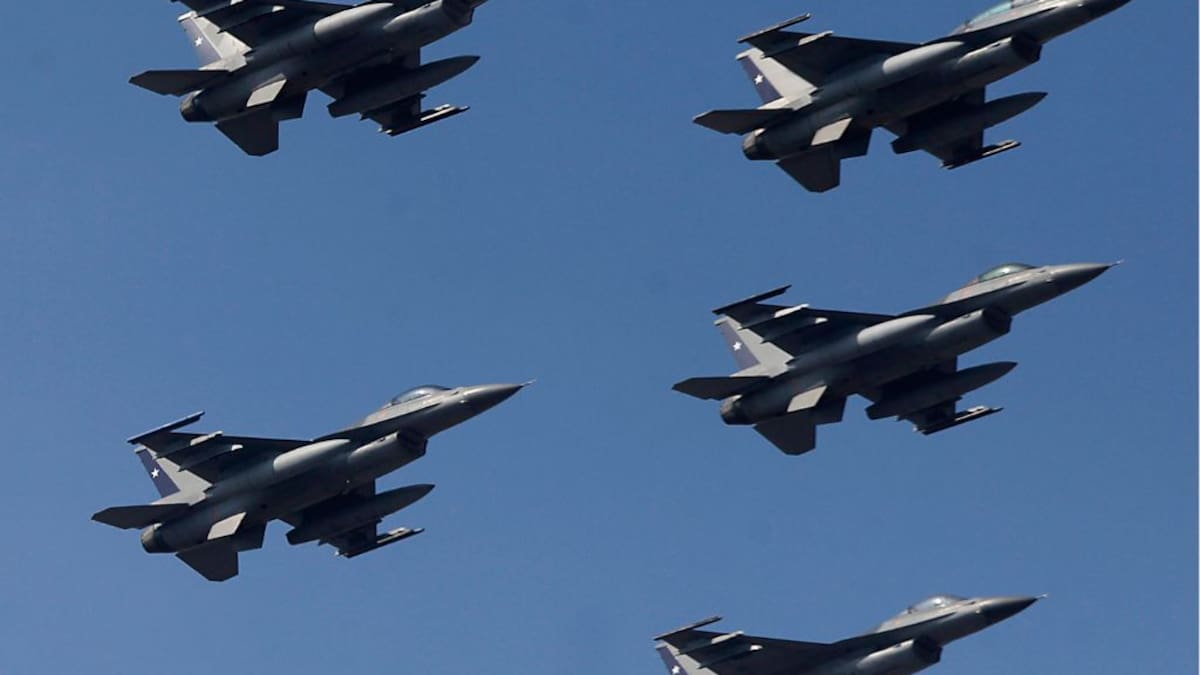 FACh confirma por qué comunas de Santiago sobrevolarán sus aviones hoy lunes: el motivo y horarios