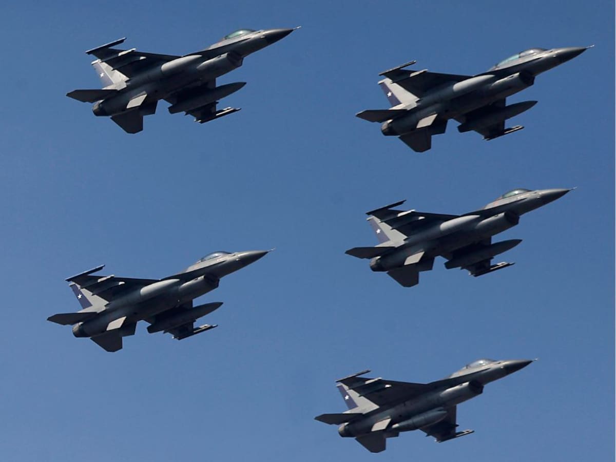 FACh confirma por qué comunas de Santiago sobrevolarán sus aviones hoy jueves (y los motivos)