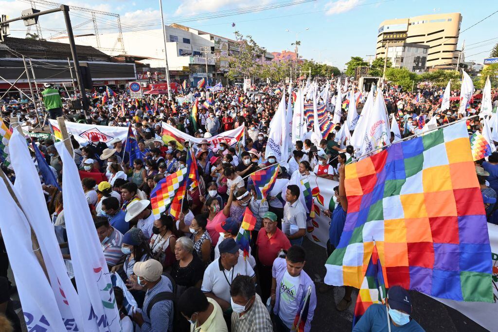 Manifestantes entregan su respaldo el ejecutivo de Luis Arce en La Paz