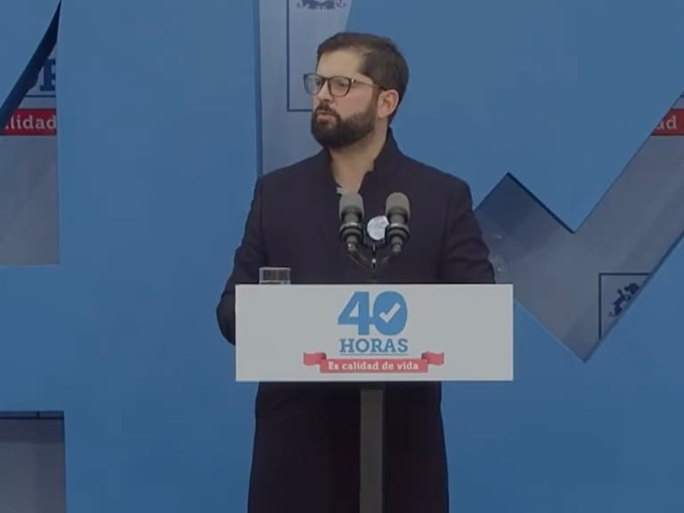 Presidente Boric y proyecto de 40 horas: «Nos dijeron que Alexis Sánchez no hubiese podido patear el penal en la Copa América contra Argentina»