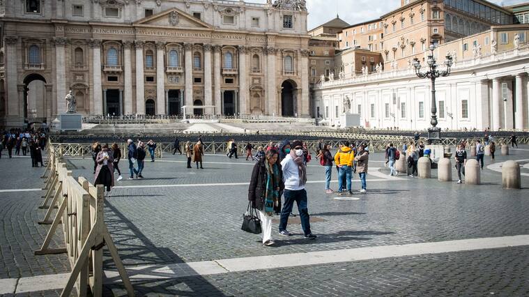 Tourists wear face protective masks in the St. Peter's square on March 7, 2020 in Rome, Italy. The Vatican reported its first coronavirus case, saying it had suspended outpatient services at its health clinic after a patient tested positive for Coronavirus (Covid-19) (Photo by Andrea Ronchini/NurPhoto via Getty Images)
