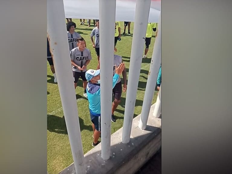 La tensa discusión entre jugadores e hinchas de Deportes Antofagasta tras perder con Colo Colo