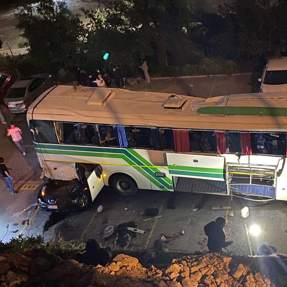 Grave accidente en Valparaíso: reportan al menos 40 heridos y 1 fallecido tras desbarrancamiento de bus