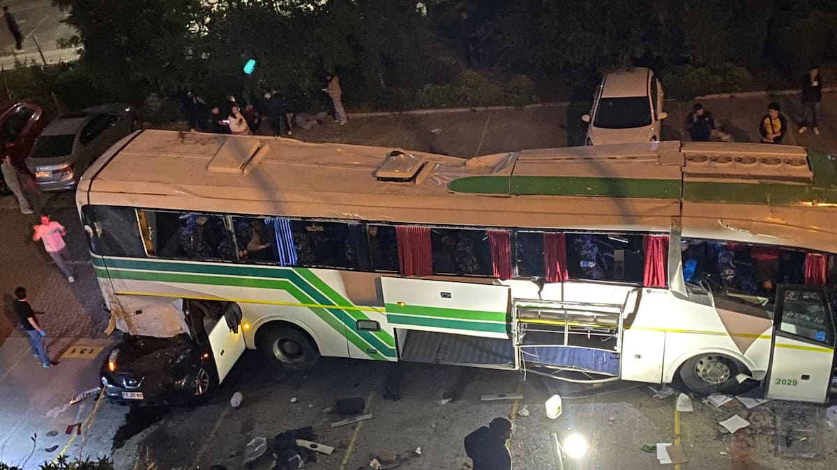 Grave accidente en Valparaíso: reportan al menos 40 heridos y 1 fallecido tras desbarrancamiento de bus