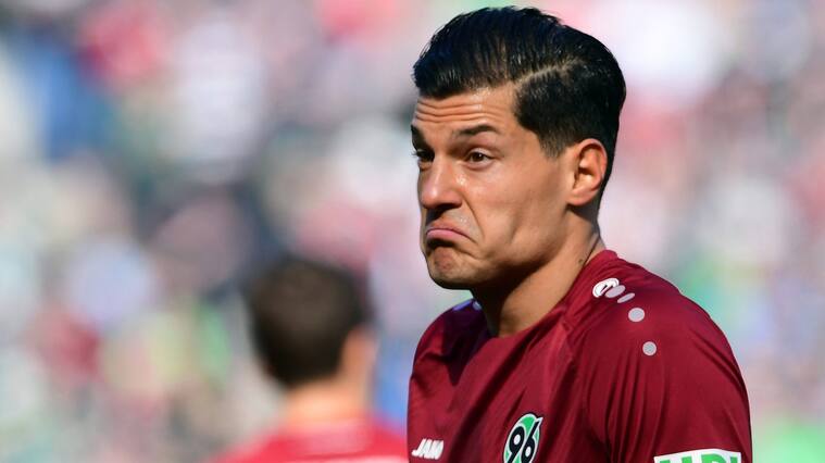 31 DE MARZO DE 2019/HANNOVER, ALEMANIAMiiko Albornoz, durante el partido por la liga alemana entre Hannover 96 vs Schalke.
FOTO: VALERIA WITTERS/WITTERS/AGENCIAUNO