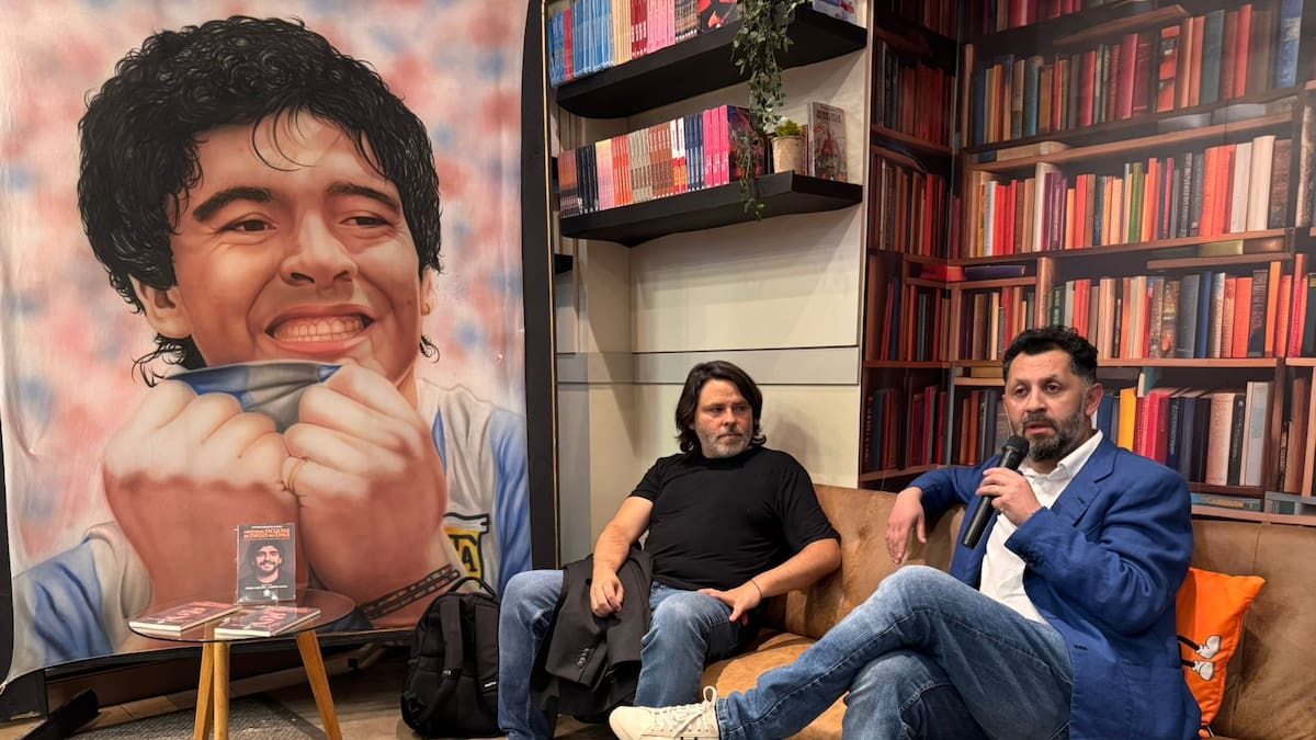 Lanzan libro que explora el desconocido vínculo de Diego Maradona con Chile