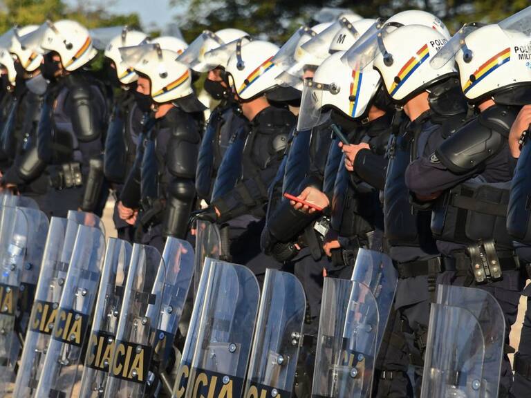 Policías se despliegan en Brasilia ante el cambio de mando presidencial en Brasil