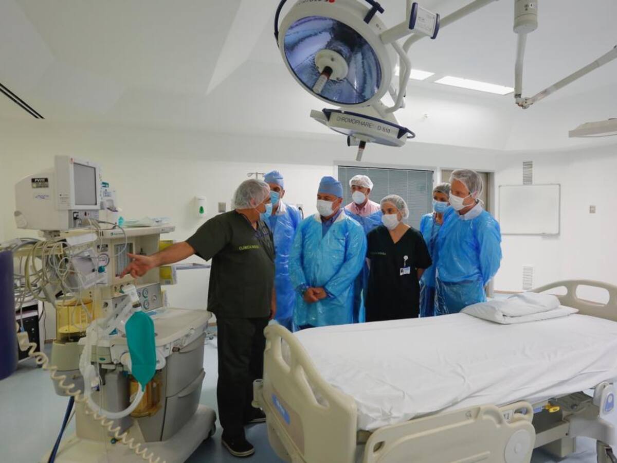 Autoridades del Minsal visitaron Clínica Indisa para constatar la reconversión de camas críticas