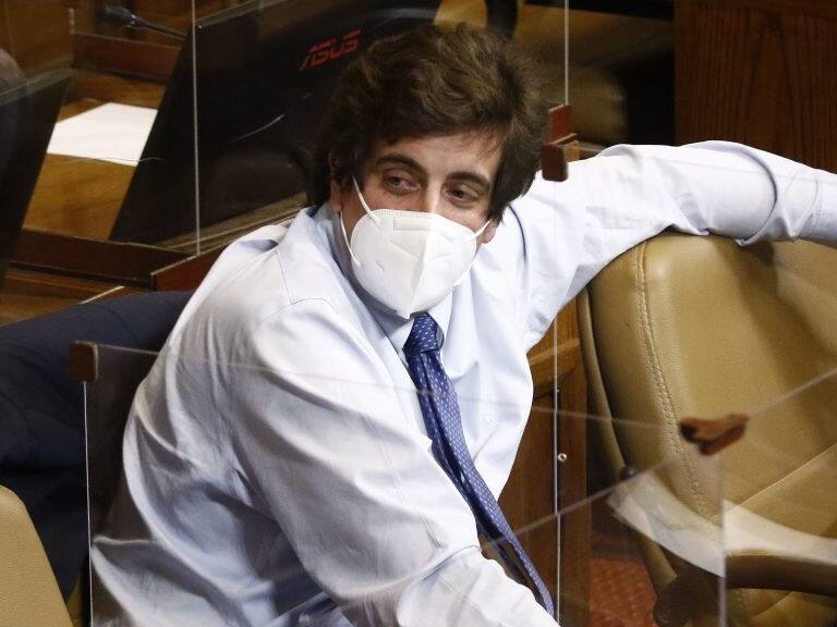 27 DE ABRIL DE 2021/VALPARAISOEl diputado diego Schalper, durante la sesion de la Camara de Diputados, que discute el proyecto que introduce modificaciones al Codigo Penal referidas al delito de incendio.
FOTO: LEONARDO RUBILAR CHANDIA/AGENCIAUNO