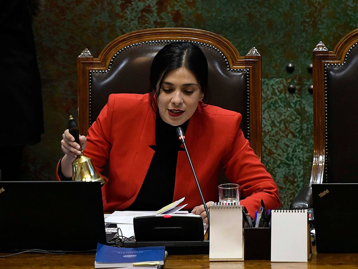 Diputada Cariola solicita “revisar y mejorar” protocolos de emergencia en la Cámara baja tras desmayo de Marcela Riquelme