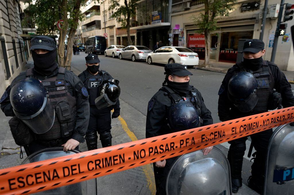 La policía custodia la escena del atentado en Buenos Aires