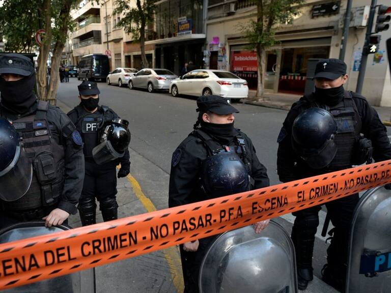 La policía custodia la escena del atentado en Buenos Aires