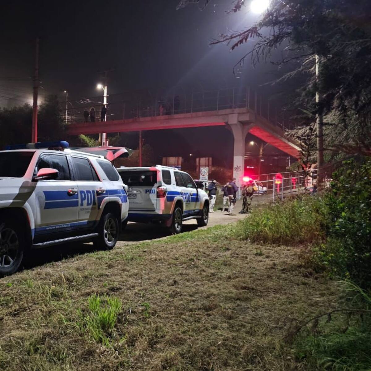 Hallan cadáver de hombre en pasarela de Maitencillo: fue apuñalado mientras caminaba por una pasarela