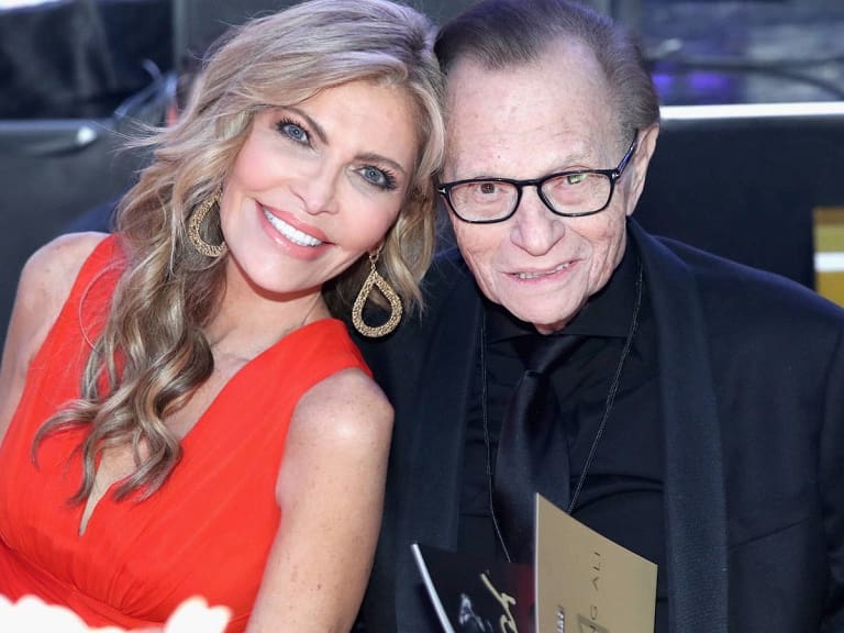Estuvo casado siete veces con seis mujeres diferentes: así fue la vida del famoso presentador Larry King