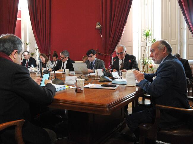 Comisión de Seguridad del Senado aprueba que UAF acceda a secreto bancario sin autorización del Poder Judicial