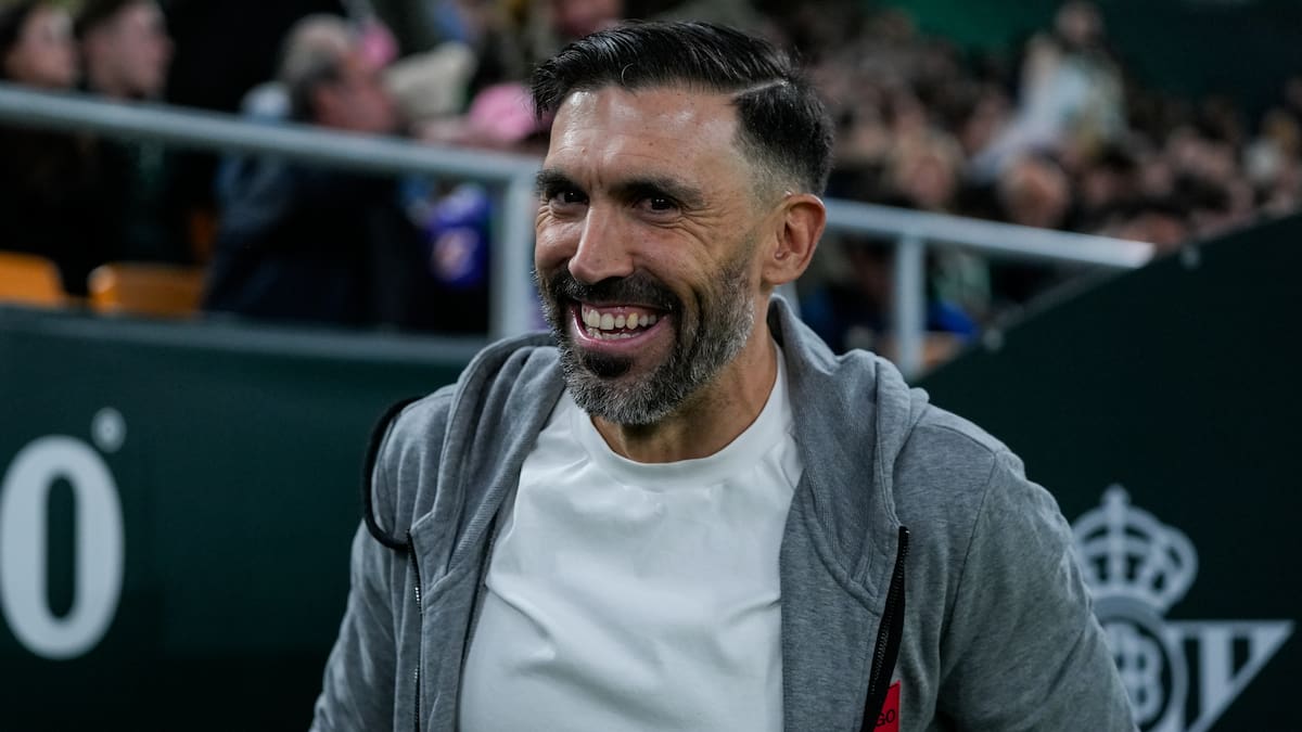 DT de Elche confiesa su admiración por otro chileno que brilló en Colo Colo: “Me encantaba”