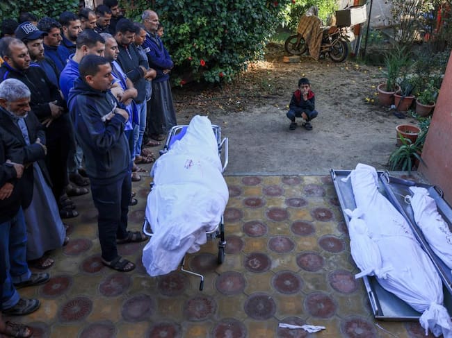 Palestinos se despiden de civiles asesinados por ataques de Israel sobre Gaza