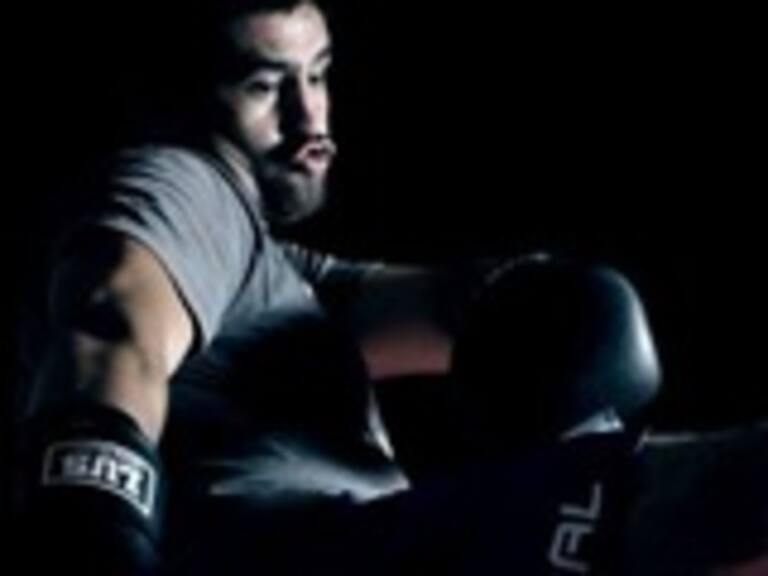 Luchador chileno Iván Galaz obtiene el título mundial en Kickboxing