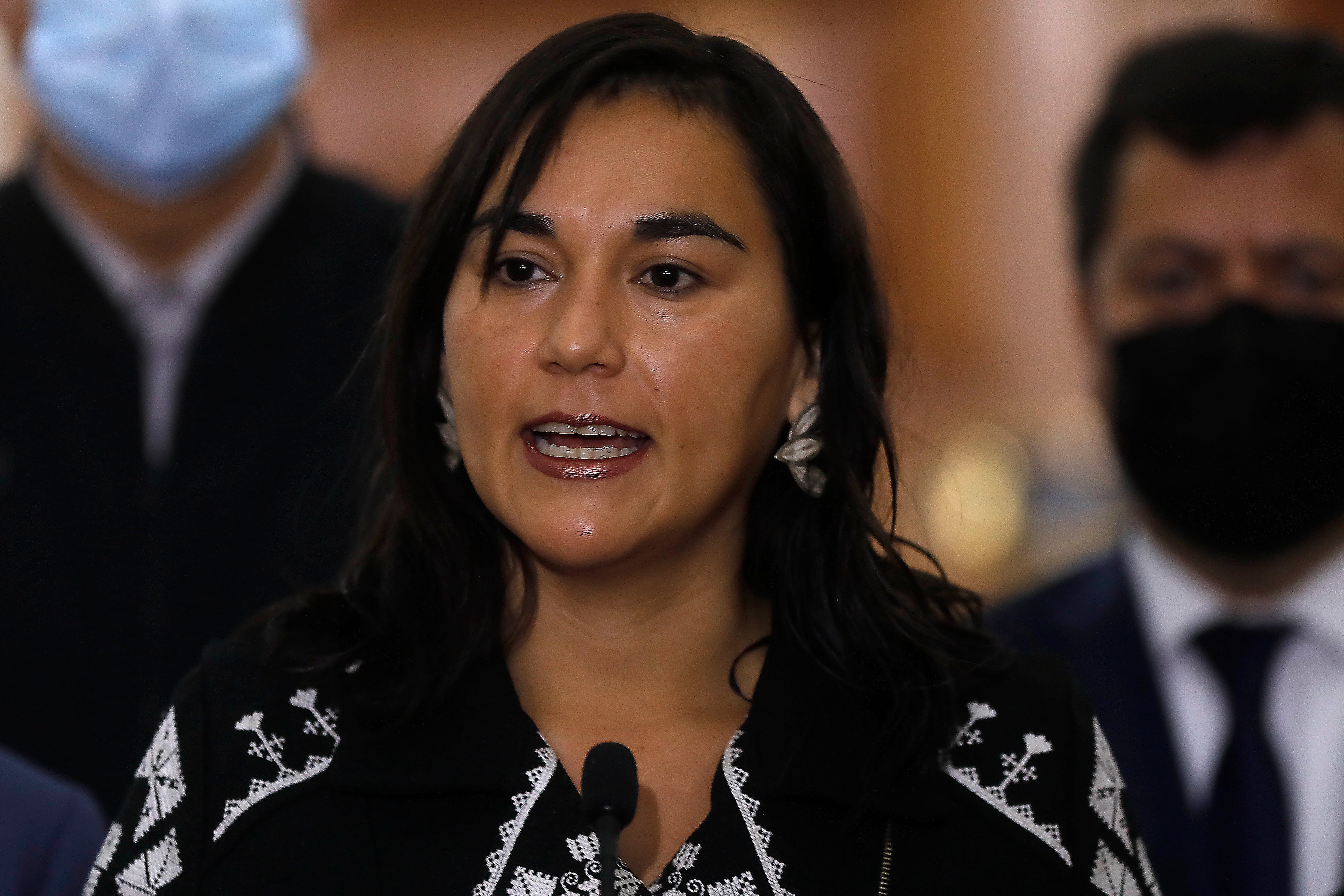23 de Junio de 2022/SANTIAGOLa Ministra del Interior, Izkia Siches, el subsecretario del Interior, Manuel Monsalve, la ministra de Defensa, Maya Fernndez, al termino de una reunin de seguridad junto a las policas en dependencias del ministerio del Interior en el Palacio de La Moneda.
FOTO: CRISTOBAL ESCOBAR/AGENCIAUNO