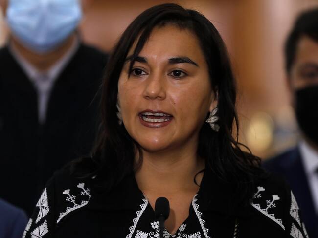 23 de Junio de 2022/SANTIAGOLa Ministra del Interior, Izkia Siches, el subsecretario del Interior, Manuel Monsalve, la ministra de Defensa, Maya Fernndez, al termino de una reunin de seguridad junto a las policas en dependencias del ministerio del Interior en el Palacio de La Moneda.
FOTO: CRISTOBAL ESCOBAR/AGENCIAUNO