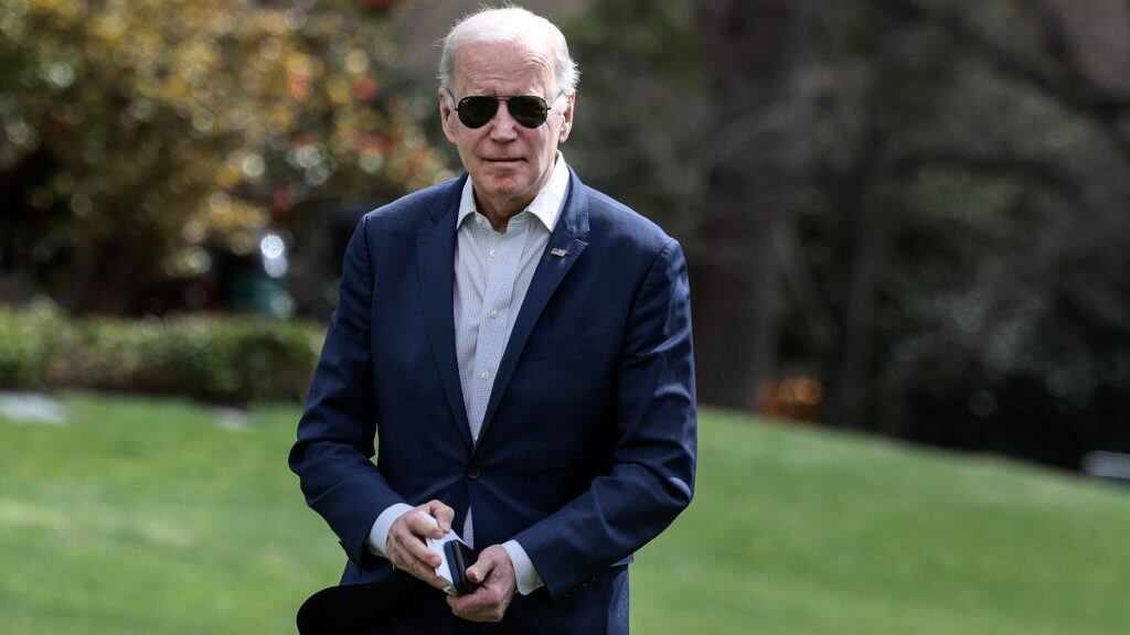 WASHINGTON, DC - MARCH 20: U.S. President Joe Biden returns to the White House on March 20, 2022 in Washington, DC. The Biden's are returning from a weekend trip to Delaware. (Photo by Kevin Dietsch/Getty Images)