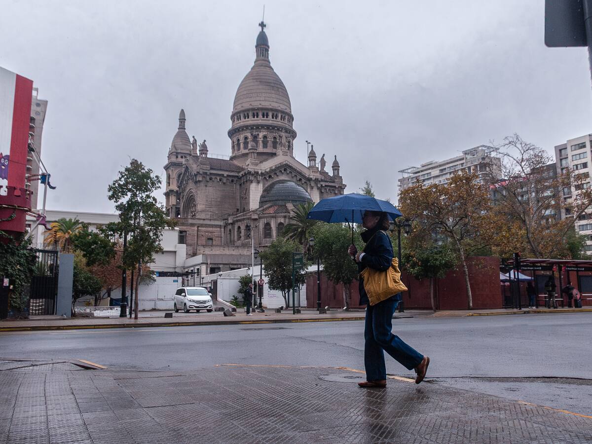 Confirman lluvia en Santiago: dan a conocer el día, a qué hora y nuevo fenómeno que afectará a la Región Metropolitana