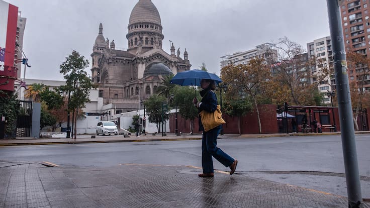 Confirman lluvia en Santiago: dan a conocer el día, a qué hora y nuevo fenómeno que afectará a la Región Metropolitana