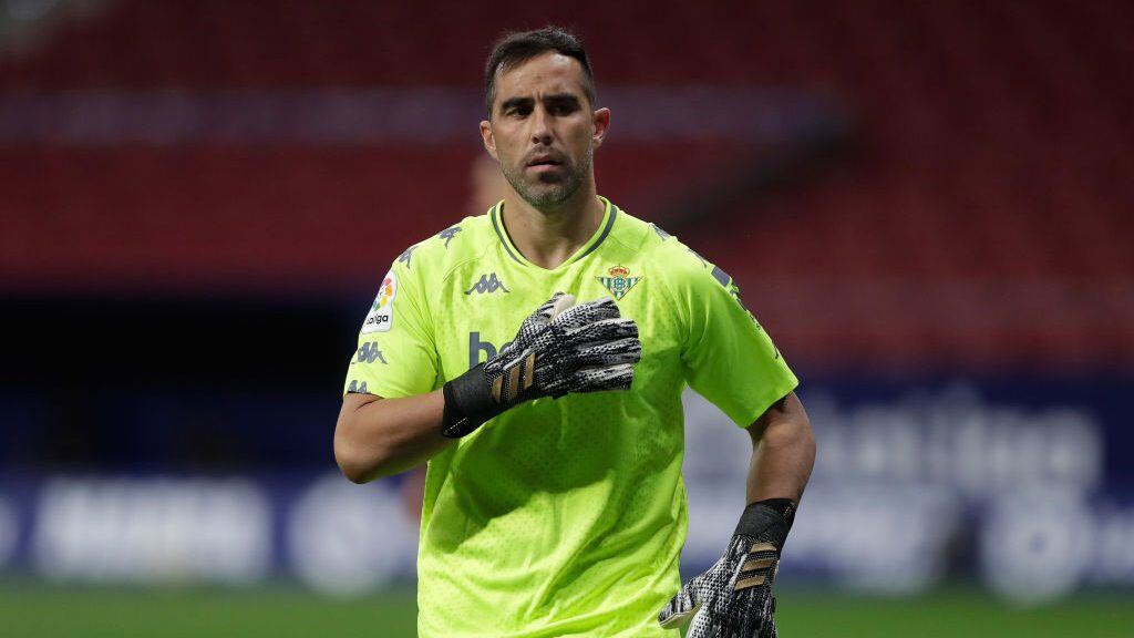 MADRID, SPAIN - OCTOBER 24: Goalkeeper Claudio Bravo of Real Betis Balompie reacts during the La Liga Santander match between Atletico de Madrid and Real Betis at Estadio Wanda Metropolitano on October 24, 2020 in Madrid, Spain. Sporting stadiums around Spain remain under strict restrictions due to the Coronavirus Pandemic as Government social distancing laws prohibit fans inside venues resulting in games being played behind closed doors. (Photo by Gonzalo Arroyo Moreno/Getty Images)