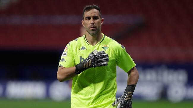 MADRID, SPAIN - OCTOBER 24: Goalkeeper Claudio Bravo of Real Betis Balompie reacts during the La Liga Santander match between Atletico de Madrid and Real Betis at Estadio Wanda Metropolitano on October 24, 2020 in Madrid, Spain. Sporting stadiums around Spain remain under strict restrictions due to the Coronavirus Pandemic as Government social distancing laws prohibit fans inside venues resulting in games being played behind closed doors. (Photo by Gonzalo Arroyo Moreno/Getty Images)