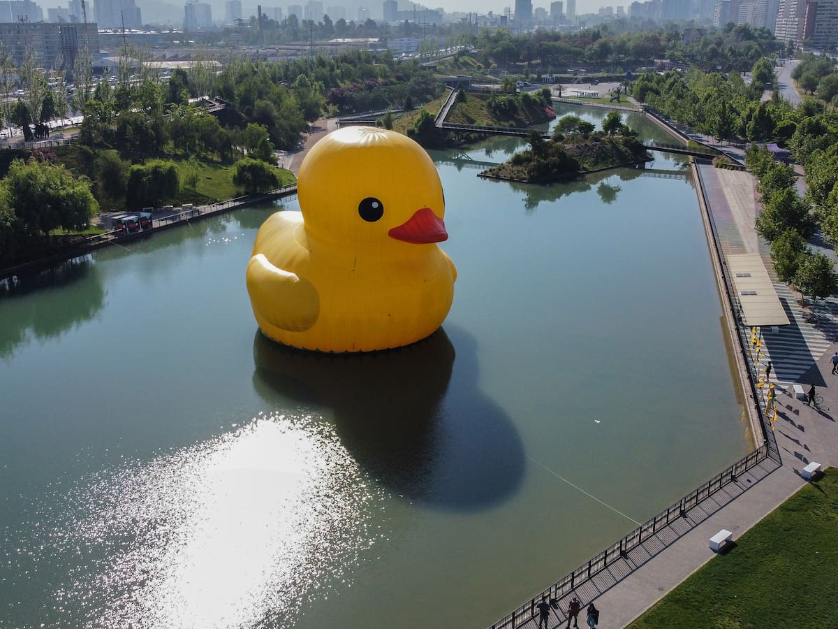 Pato gigante vuelve a Santiago por el Día del Niño: estos serán los horarios y su recorrido
