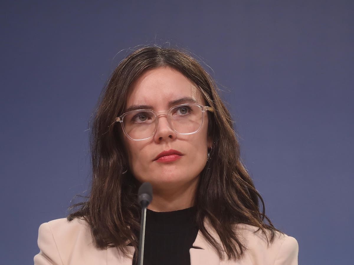 Ministra Camila Vallejo emplaza a director de Canal 13 tras reportaje sobre supuestos coordinadores de “bots”