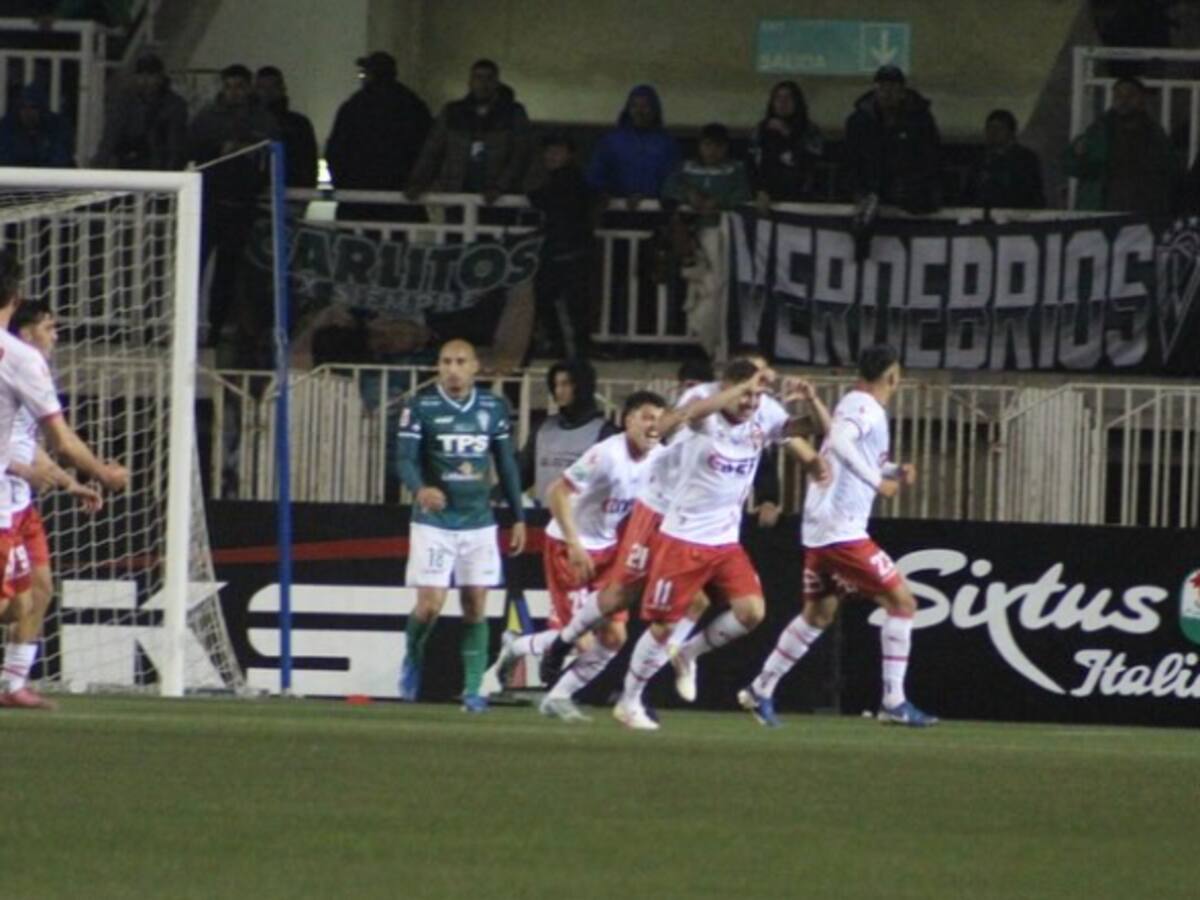 Santiago Wanderers pierde la opción de acercarse a los punteros cayendo ante San Felipe, que enciende el descenso en la Primera B