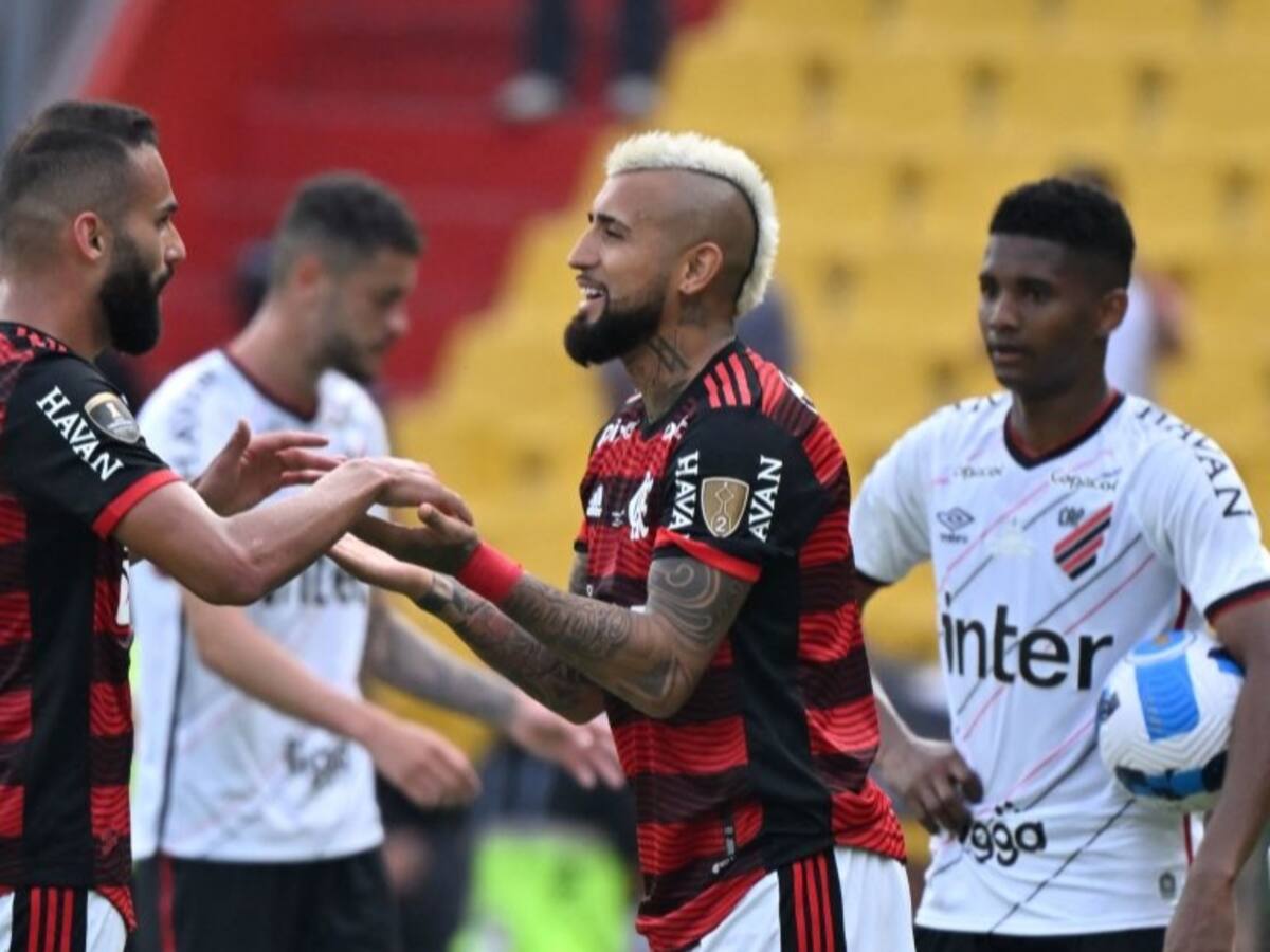 «No vas al Mundial»: hinchas en Guayaquil se burlan de Arturo Vidal durante la final de la Copa Libertadores