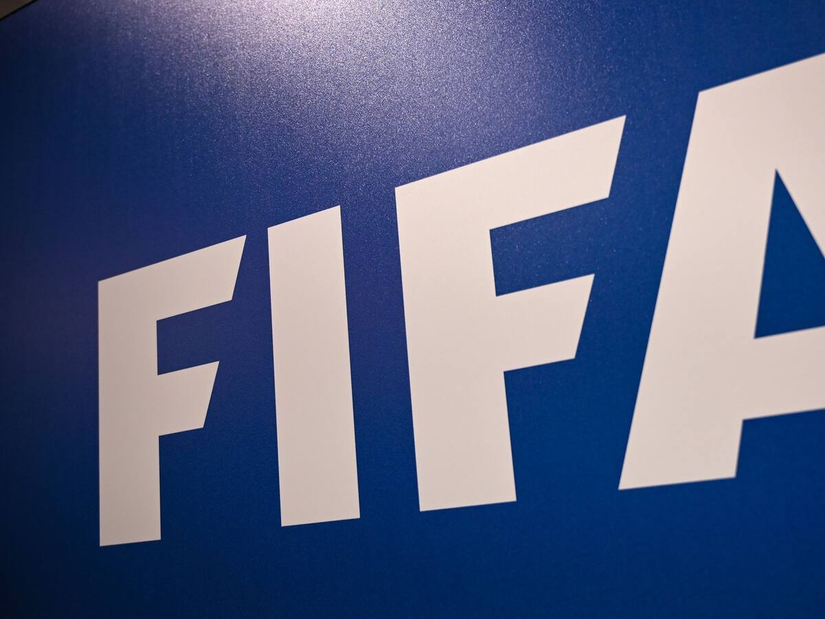 FIFA podría reabrir el mercado de pases para los futbolistas que juegan en Ucrania y Rusia