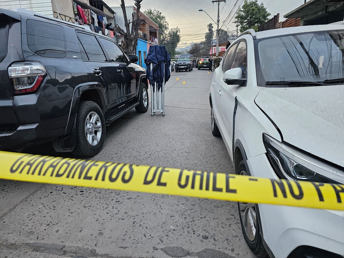 Hombre muere tras ser baleado en plena calle de Conchalí: habría discutido con tres sujetos previamente