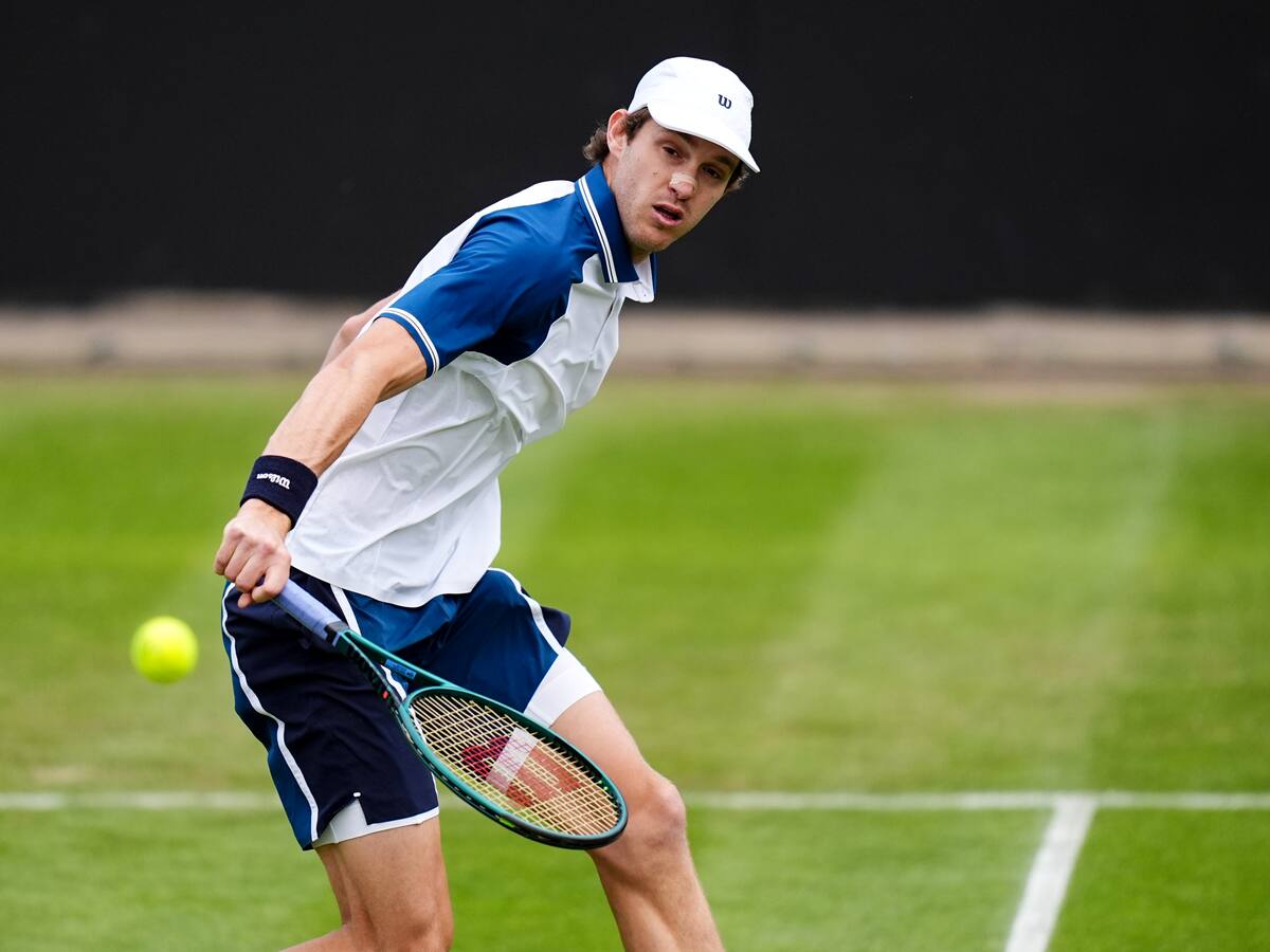Nicolás Jarry arrasa con su rival para instalarse en el cuadro principal en Wimbledon