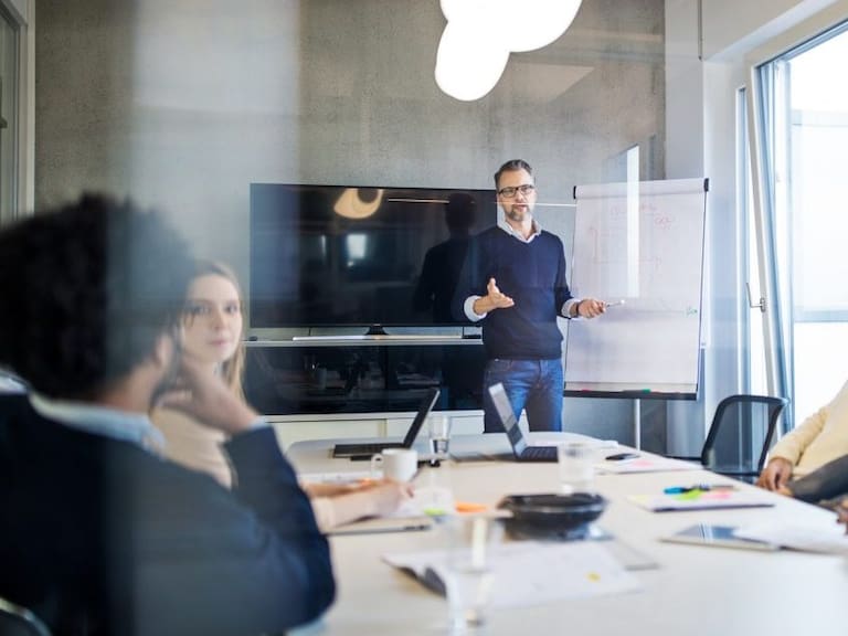 «Emprendemos»: Plataforma busca potenciar negocios de profesionales a través de franquicia a bajo costo