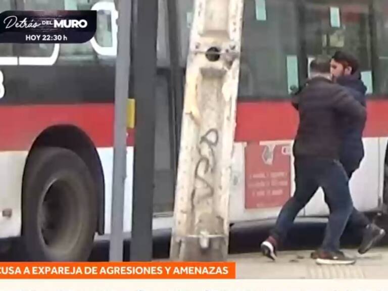 Le tiró hasta la micro encima: Periodista de CHV sufrió grave altercado con peligroso chofer