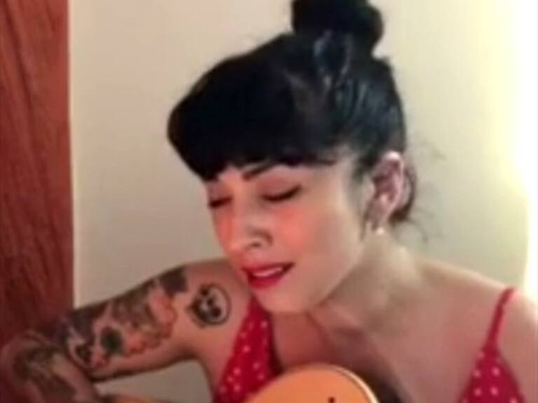 Mon Laferte difundió versión unplugged de su nueva canción La Trenza