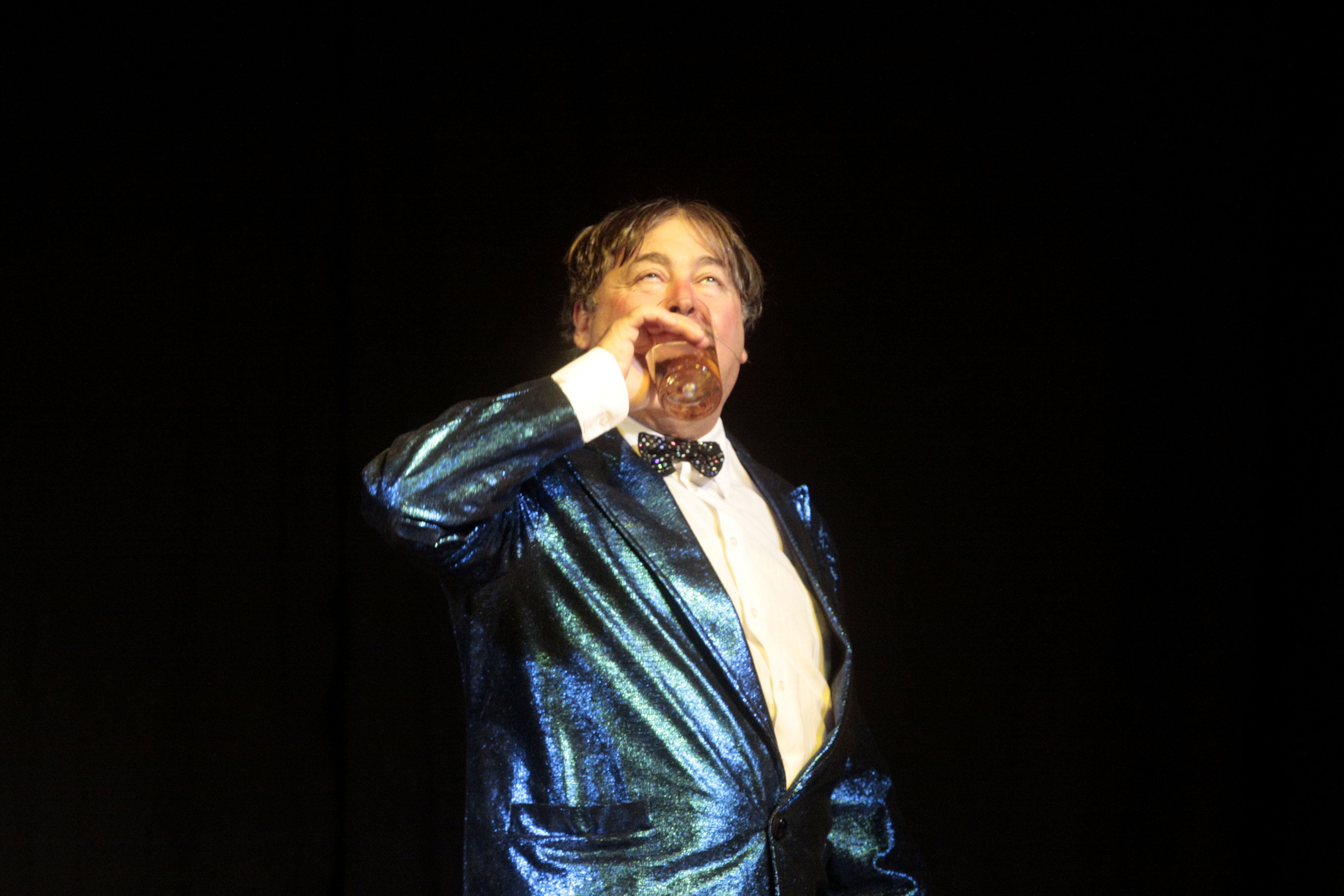 Ernesto Belloni interpretando a Che Copete.