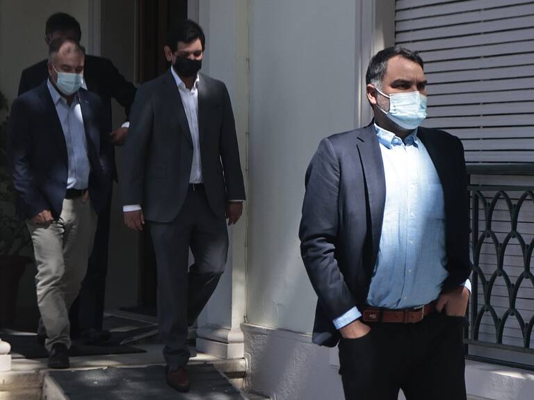 19 de enero 2022/SantiagoChile Vamos se retira del comando del Presidente electo, tras reunierse con el durante esta mañana. En la foto: María José Hoffman, Javier Macaya, Andres Molina, Diego Berríos
FOTO: KARIN POZO/AGENCIAUNO