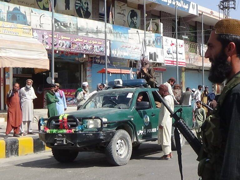 JALALABAD, AFGHANISTAN - AUGUST 17: Taliban members patrol the streets of Jalalabad city, Afghanistan on August 17, 2021, as the Taliban takes control of Afghanistan after President Ashraf Ghani fled the country. (Photo by Stringer/Anadolu Agency via Getty Images)