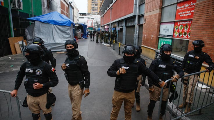 Apuñalado en el pulmón: denuncian ataque a guardia municipal por sicario “venezolano” con “formación de combate” en Meiggs