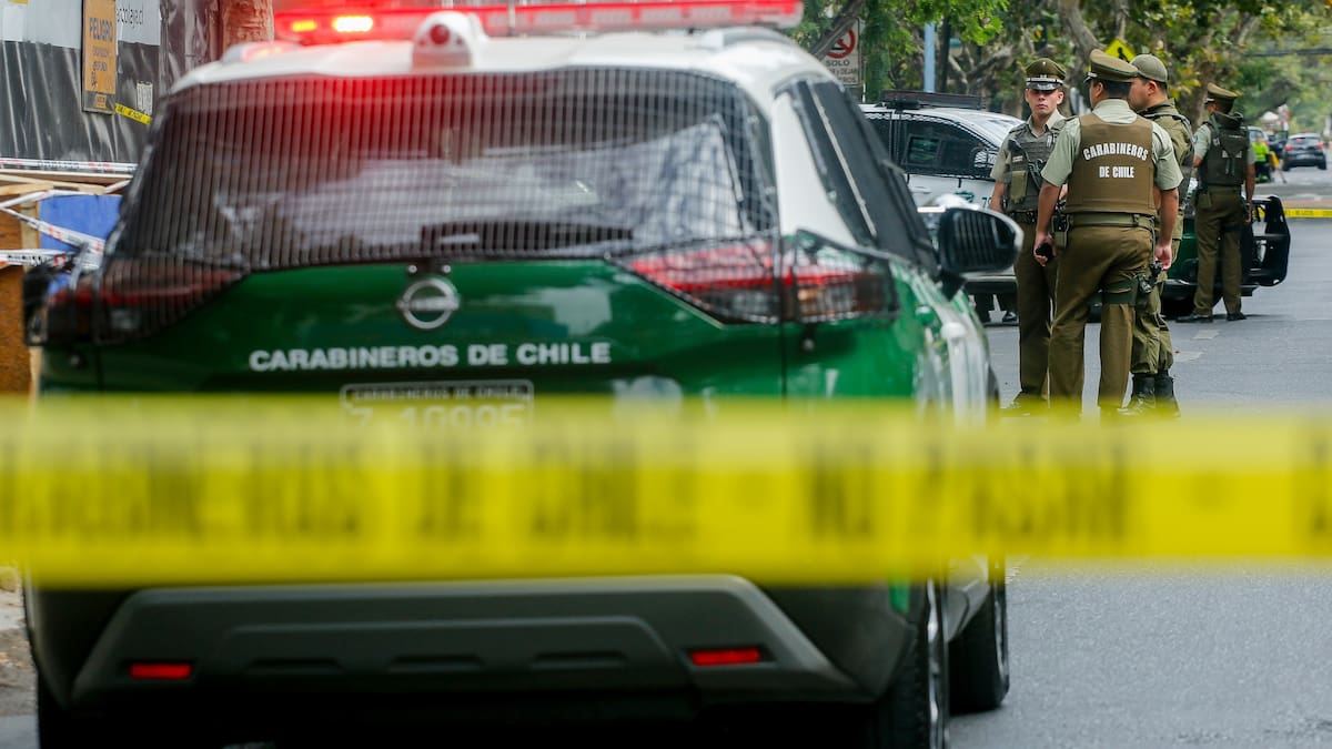 Intento de atropello a Carabineros termina con conductor baleado en la cabeza y un detenido en Quinta Normal
