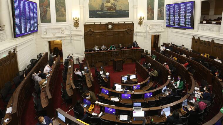 20 de Abril del 2022/SANTIAGOActividad del Pleno de la convencion, durante la Sesión N°86 de la Comisión de Sistemas de Conocimientos que se realiza en el ex congreso Nacional.
FOTO: DIEGO MARTIN/AGENCIAUNO