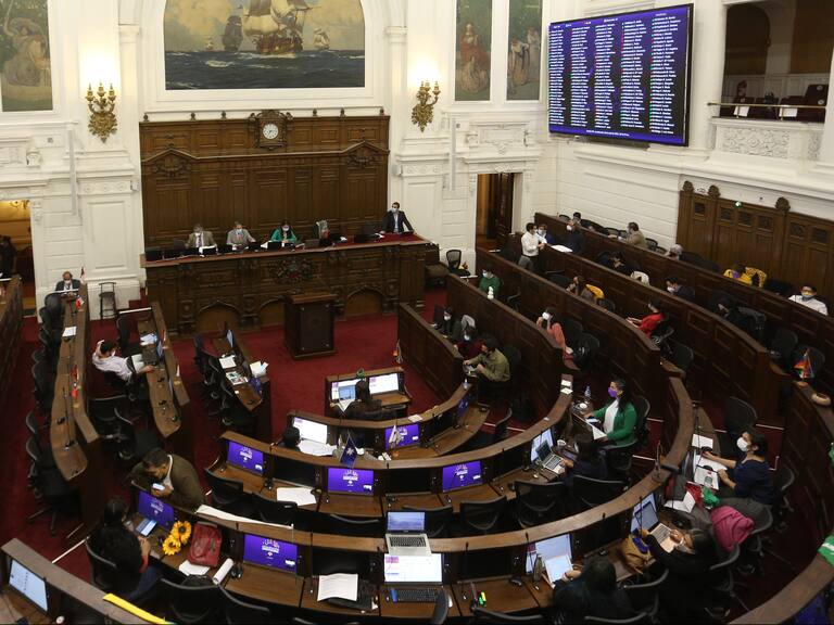 20 de Abril del 2022/SANTIAGOActividad del Pleno de la convencion, durante la Sesión N°86 de la Comisión de Sistemas de Conocimientos que se realiza en el ex congreso Nacional.
FOTO: DIEGO MARTIN/AGENCIAUNO