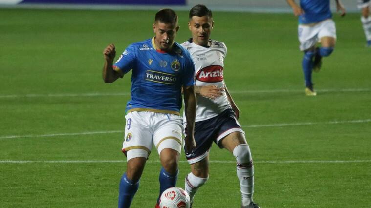 26 DE ABRIL DE 2021/RANCAGUARodrigo Holgado (i), durante el partido valido por el Campeonato Nacional AFP PlanVital 2021, entre Audax Italiano y Deportes Melipilla, disputado en el Estadio El Teniente de Rancagua.
FOTO: BYRON PEREZ CARVAJAL/AGENCIAUNO